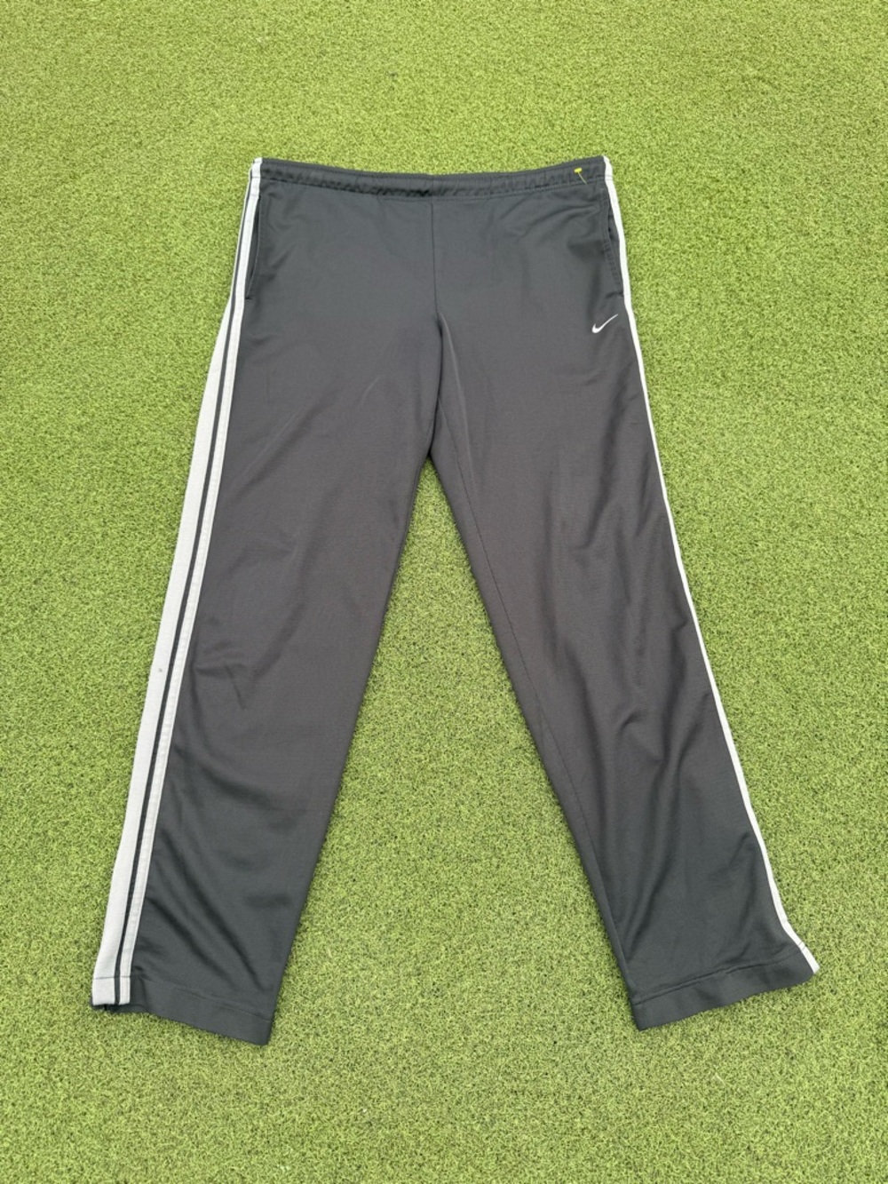 RARE VINTAGE MADE IN MALAYSIA NIKE GREY TAG LOOSE FIT RETRO GYM PANTS